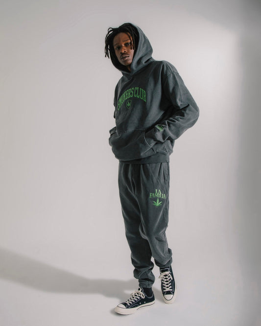 SMOKERS CLUB EMBROIDERED HEAVYWEIGHT PULLOVER HOODIE - La Familia Forever