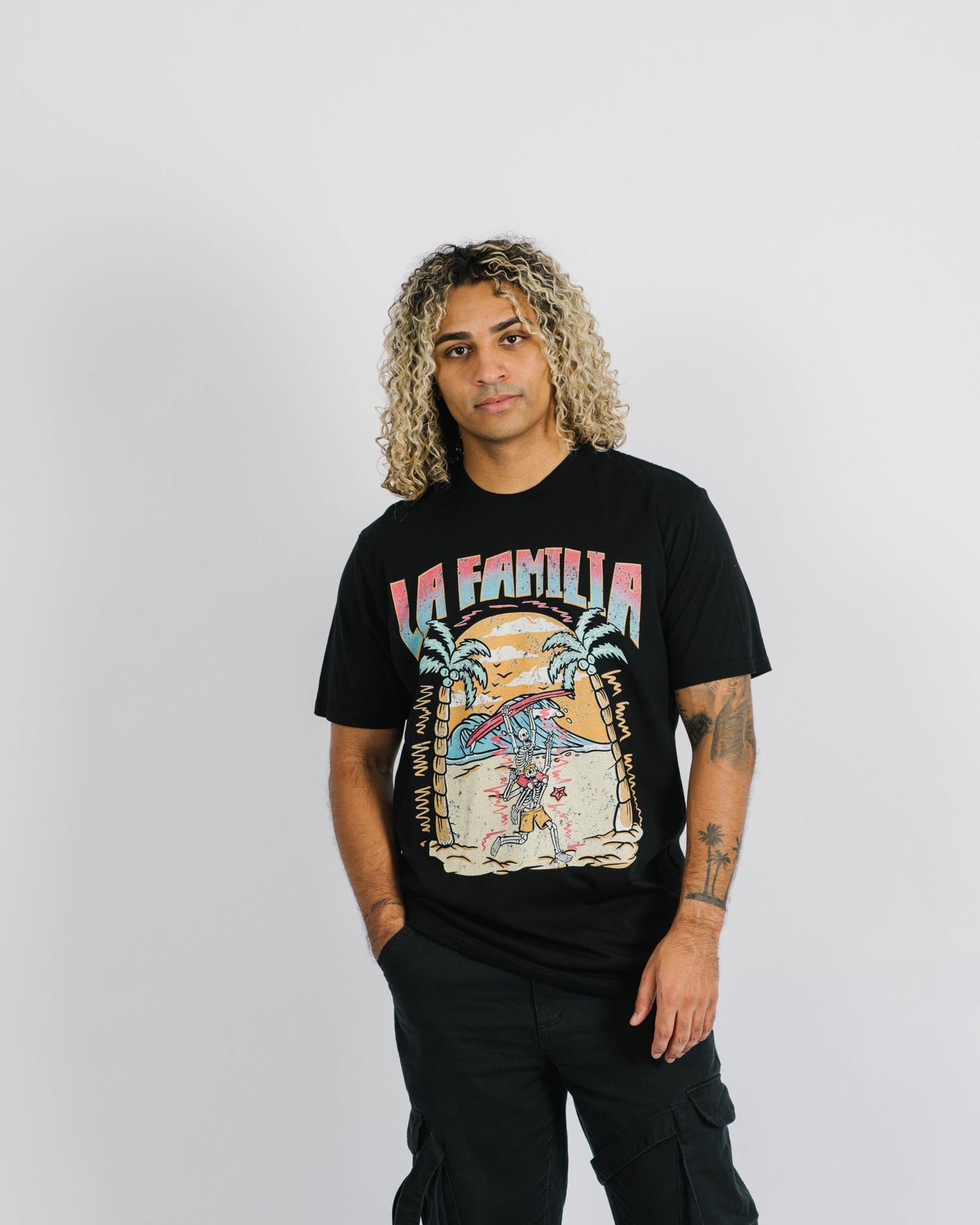 LA FAMILIA SKELETON BEACH TEE - La Familia Forever