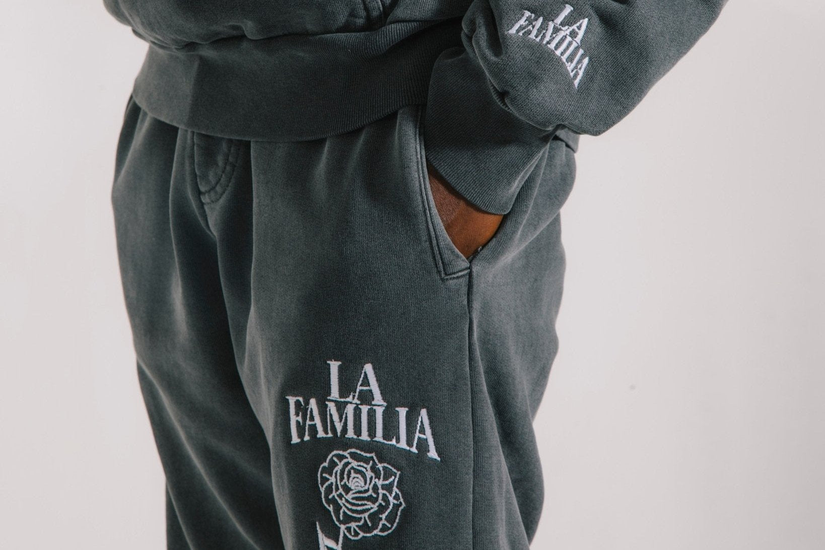 LONG ROSE EMBROIDERED HEAVYWEIGHT PULLOVER HOODIE - La Familia Forever