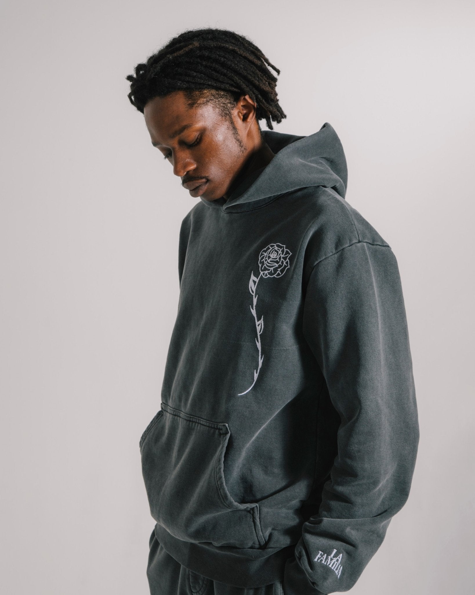 LONG ROSE EMBROIDERED HEAVYWEIGHT PULLOVER HOODIE - La Familia Forever