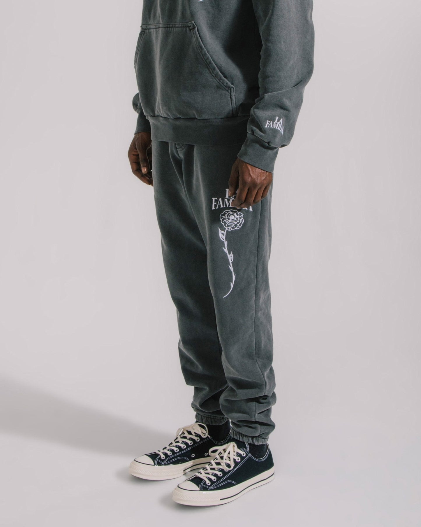 LONG ROSE EMBROIDERED HEAVYWEIGHT PULLOVER SWEATPANT - La Familia Forever